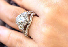 Elegant Zirconia Egg-shaped Ring Set in 925 Silver
