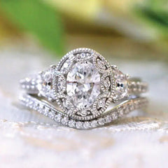 Elegant Zirconia Egg-shaped Ring Set in 925 Silver