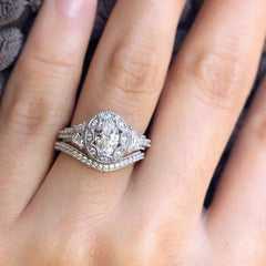 Elegant Zirconia Egg-shaped Ring Set in 925 Silver