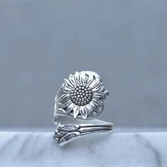 Silver Retro Daisy Ring for Women in Thailand